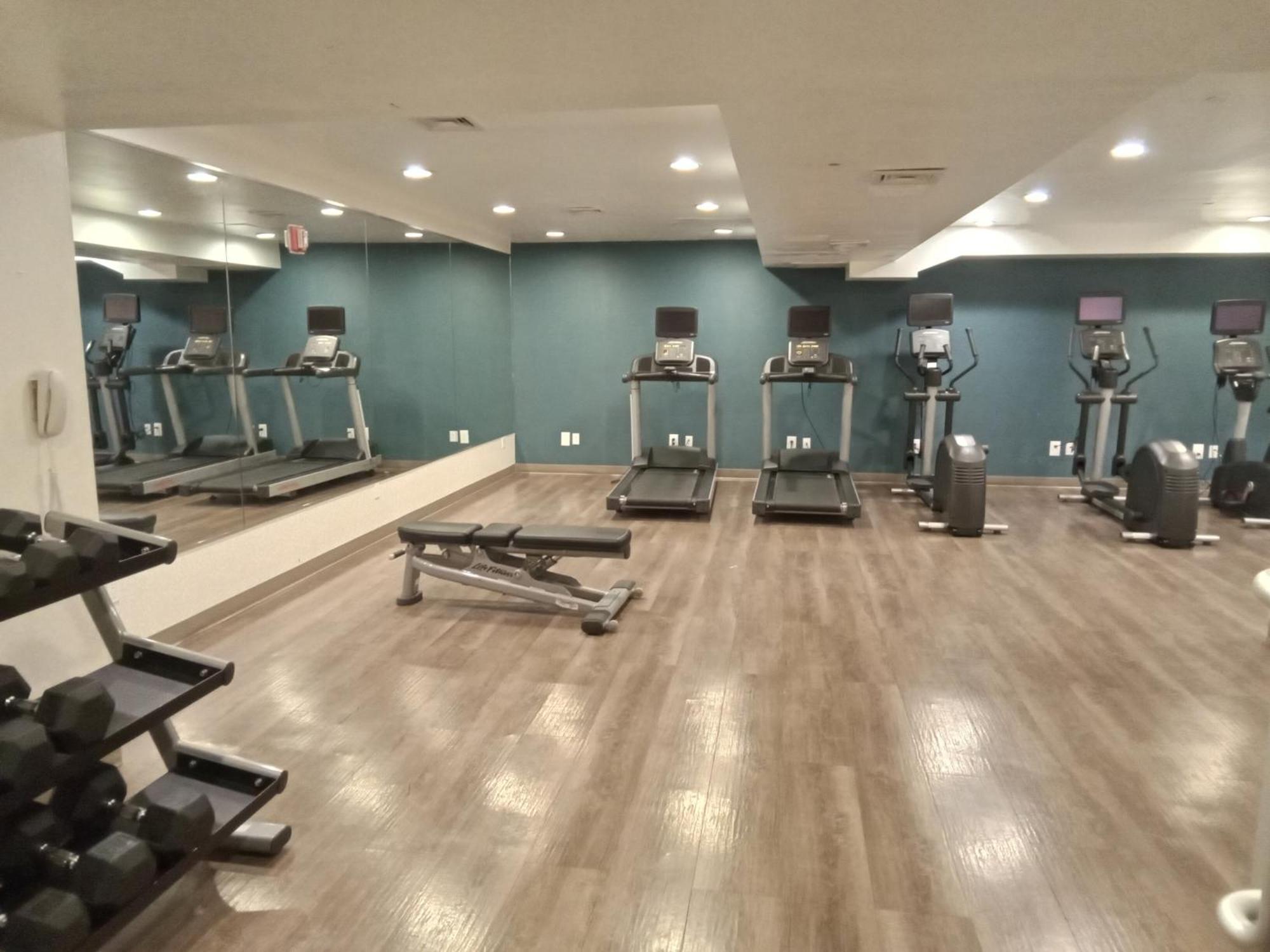 ניו יורק Holiday Inn Express Maspeth By Ihg מראה חיצוני תמונה