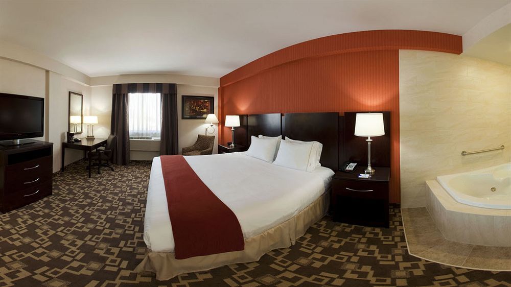 ניו יורק Holiday Inn Express Maspeth By Ihg מראה חיצוני תמונה