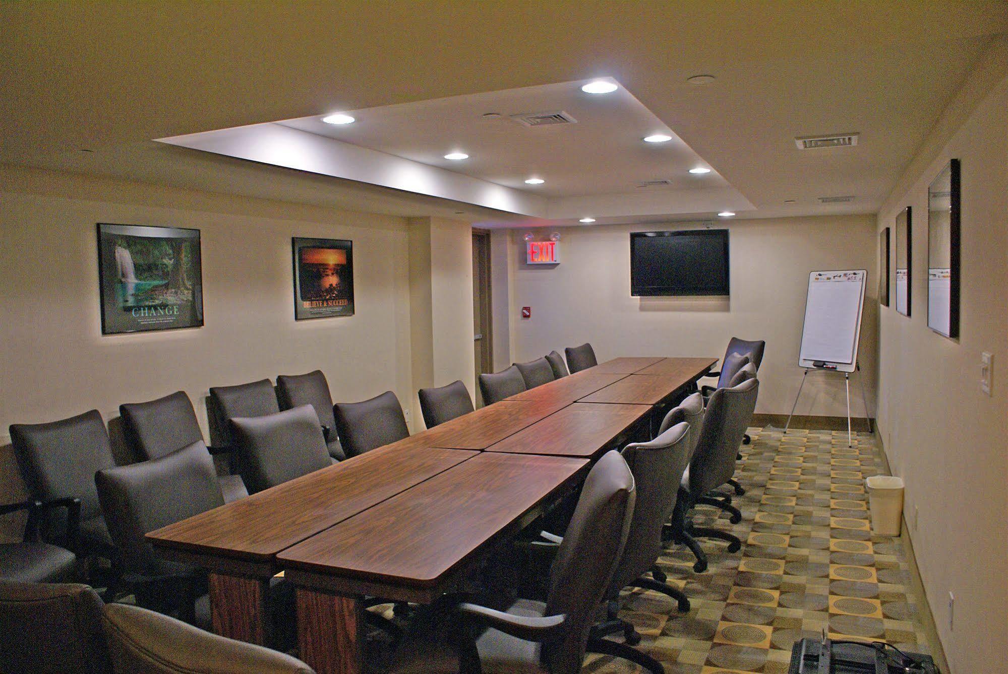 ניו יורק Holiday Inn Express Maspeth By Ihg מראה חיצוני תמונה